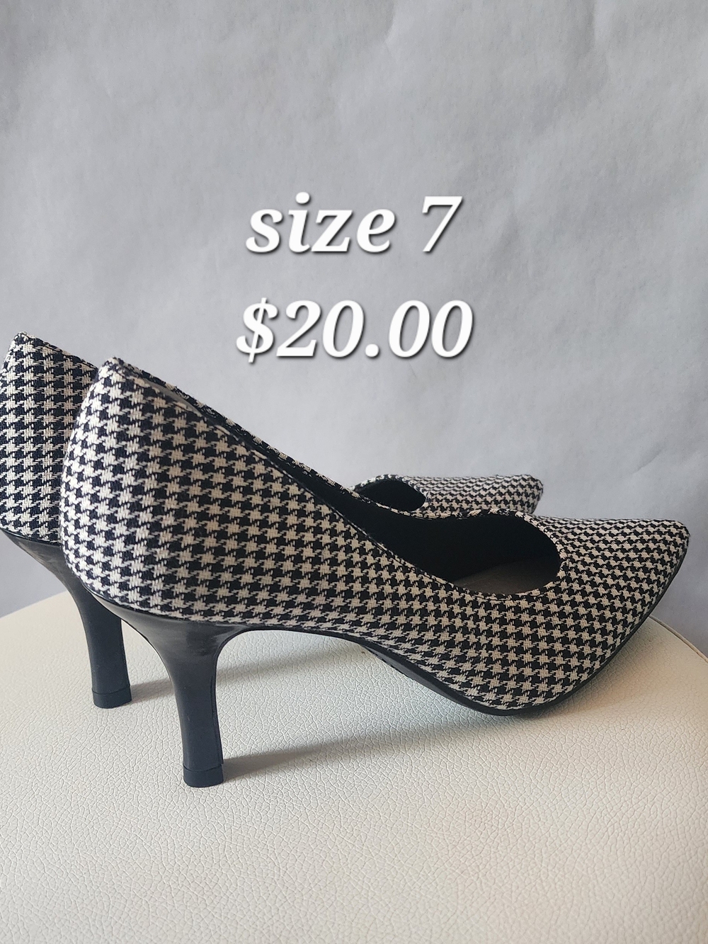 Classic Houndstooth Pointed-Toe Pumps - Size 7, Black & White